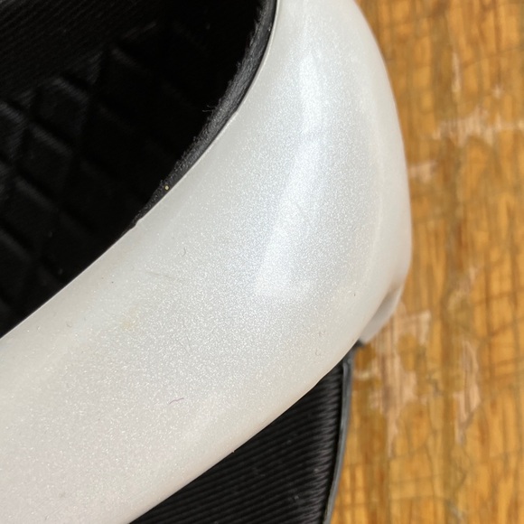 Elegant Black and White Heels - Picture 3 of 7